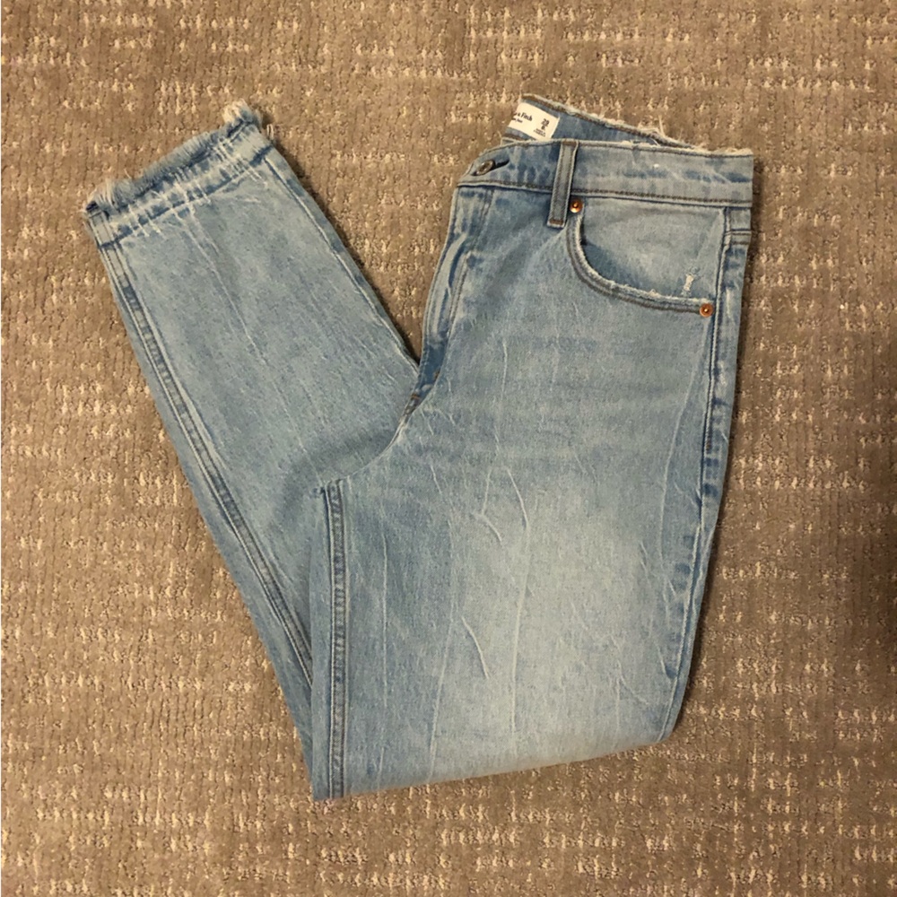 Abercrombie High Rise Mom Jean size 29/8 long